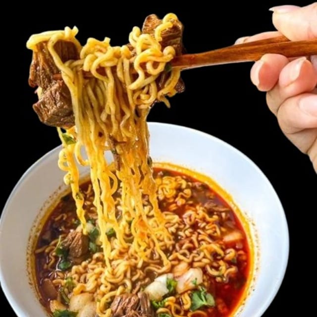 RAMEN BIRRIA.