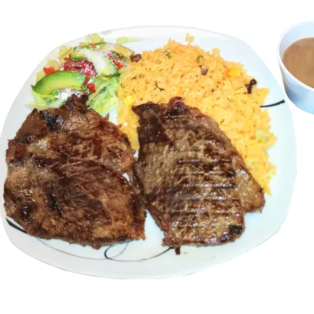 Asada con Arroz (Grilled steak with rice).